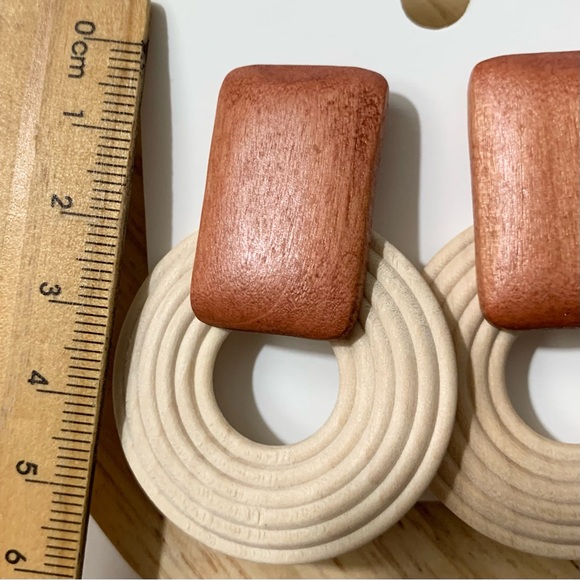 Wooden Statement Earrings Large Round Beige & Tan Bohemian Vintage Western Wood - Picture 3 of 6